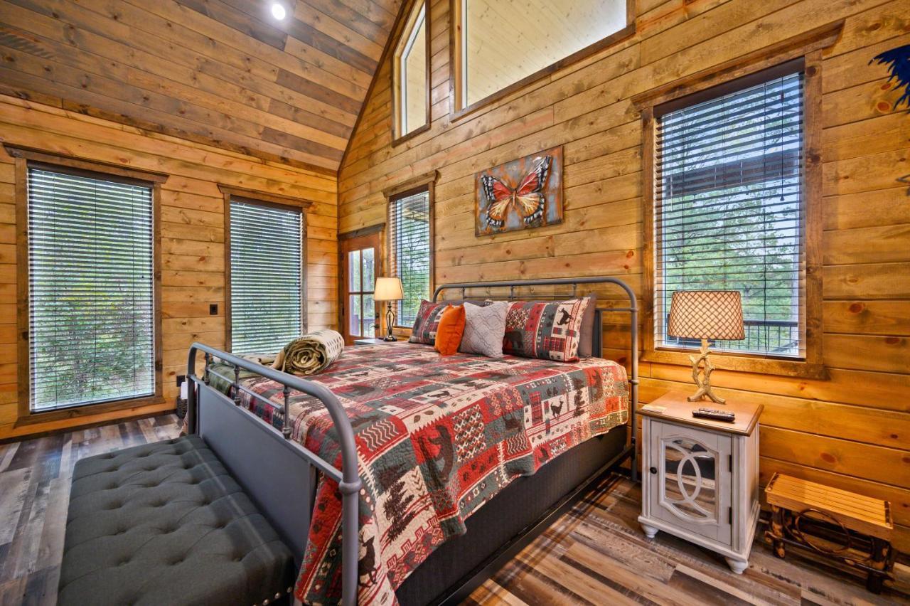 The Adirondack Honeymoon Hot Tub Soaking Tub Wood Burning Fireplace Stephens Gap Экстерьер фото