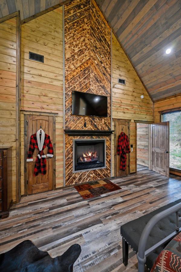 The Adirondack Honeymoon Hot Tub Soaking Tub Wood Burning Fireplace Stephens Gap Экстерьер фото