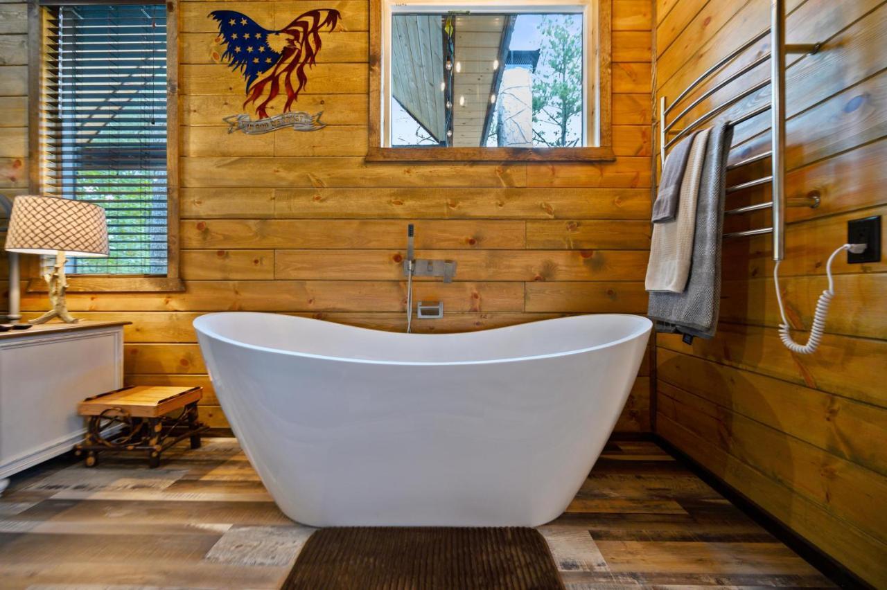 The Adirondack Honeymoon Hot Tub Soaking Tub Wood Burning Fireplace Stephens Gap Экстерьер фото