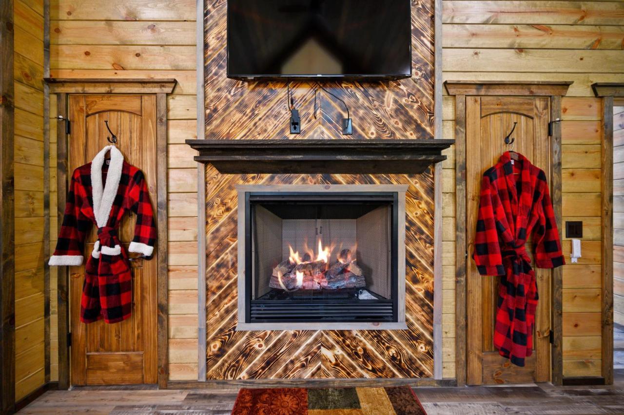The Adirondack Honeymoon Hot Tub Soaking Tub Wood Burning Fireplace Stephens Gap Экстерьер фото