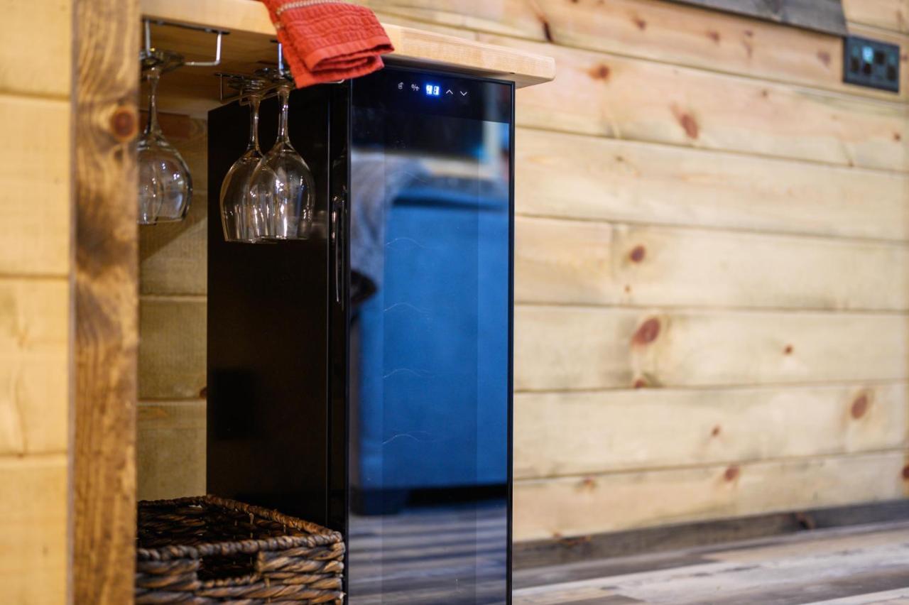 The Adirondack Honeymoon Hot Tub Soaking Tub Wood Burning Fireplace Stephens Gap Экстерьер фото