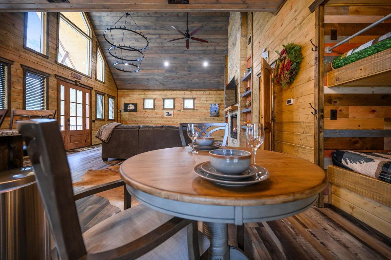 The Adirondack Honeymoon Hot Tub Soaking Tub Wood Burning Fireplace Stephens Gap Экстерьер фото