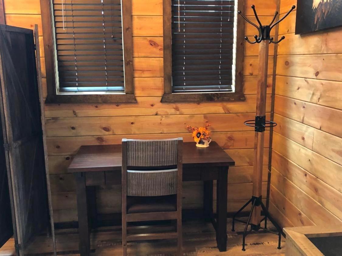 The Adirondack Honeymoon Hot Tub Soaking Tub Wood Burning Fireplace Stephens Gap Экстерьер фото